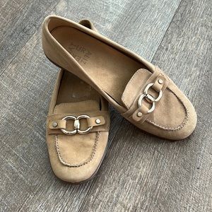 Naturalized Ainsley Loafers - SZ 6